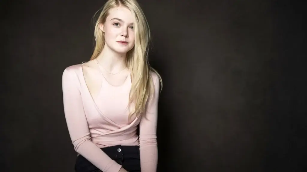 Elle Fanning Net Worth 2025